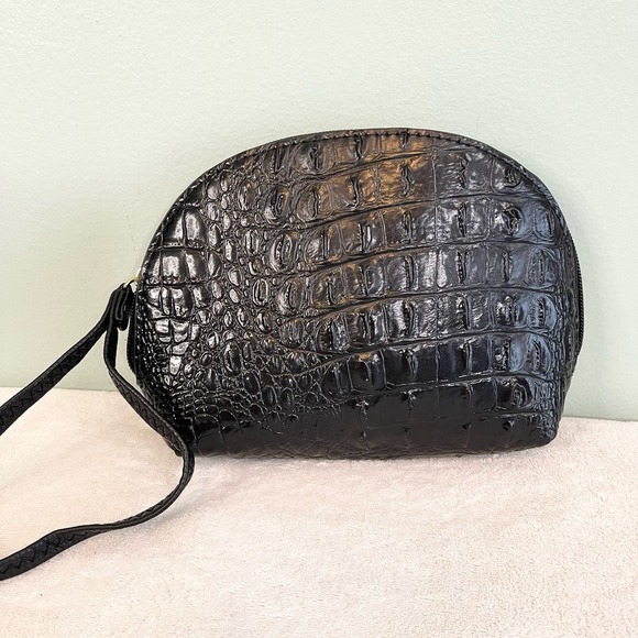 Unbranded Women Black Reptile Emboss Zip Around Wrist Strap Half-Moon Pouch NWOT - Picture 2 of 9